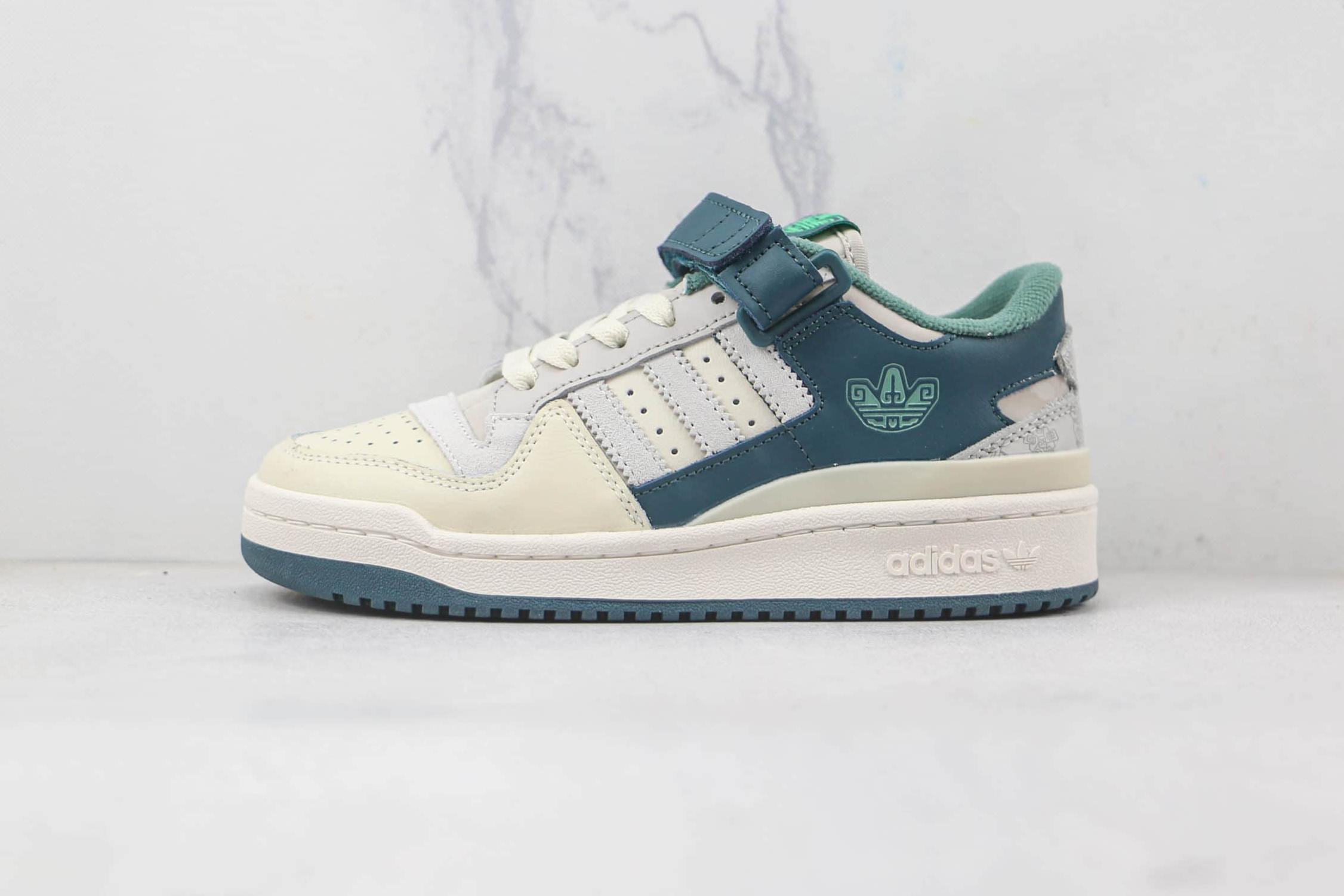 Adidas Originals Forum Low White Green HP2067 - Retro Sneakers for a Fresh Look