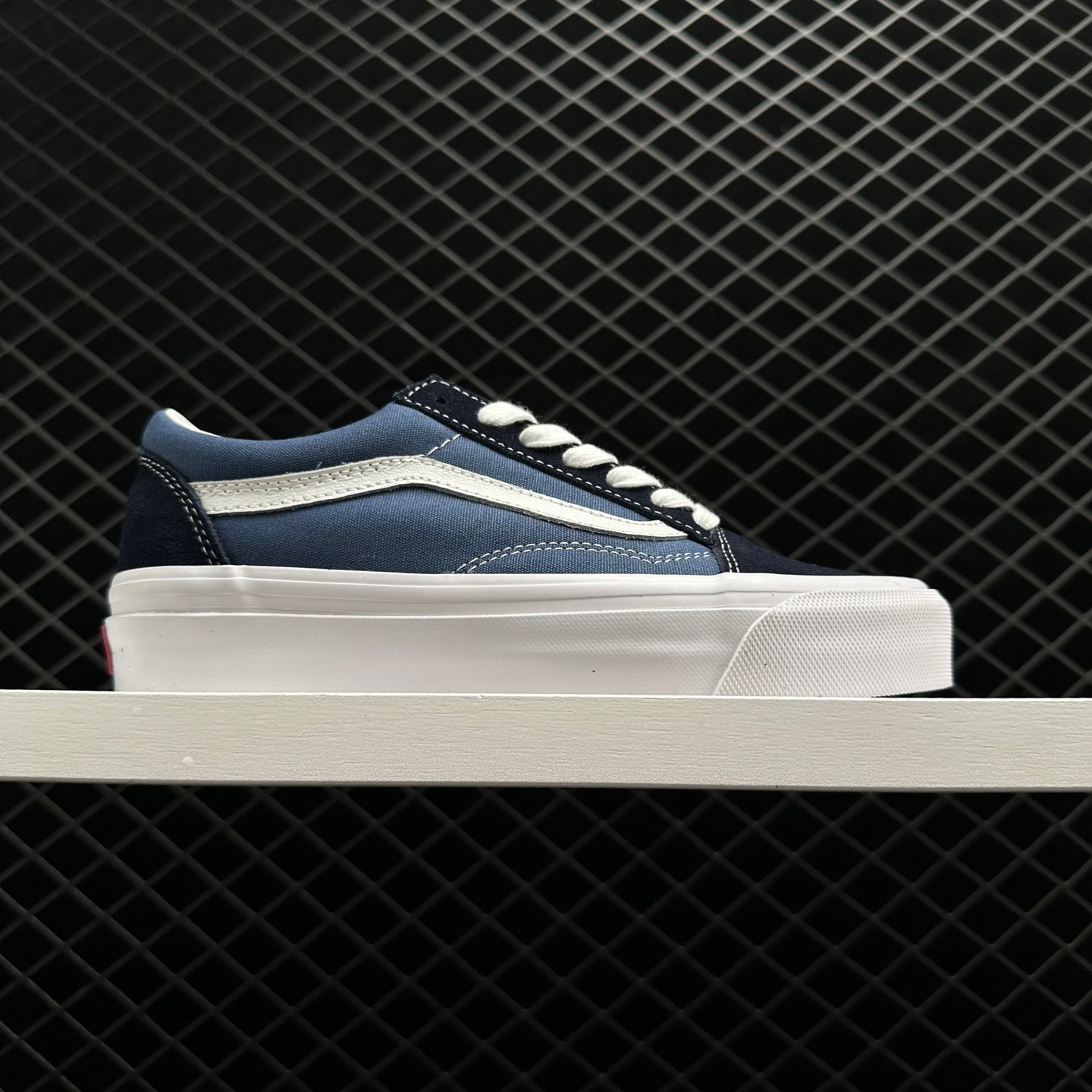 Vans Old Skool - Navy True White: Classic Skate Shoes for Men