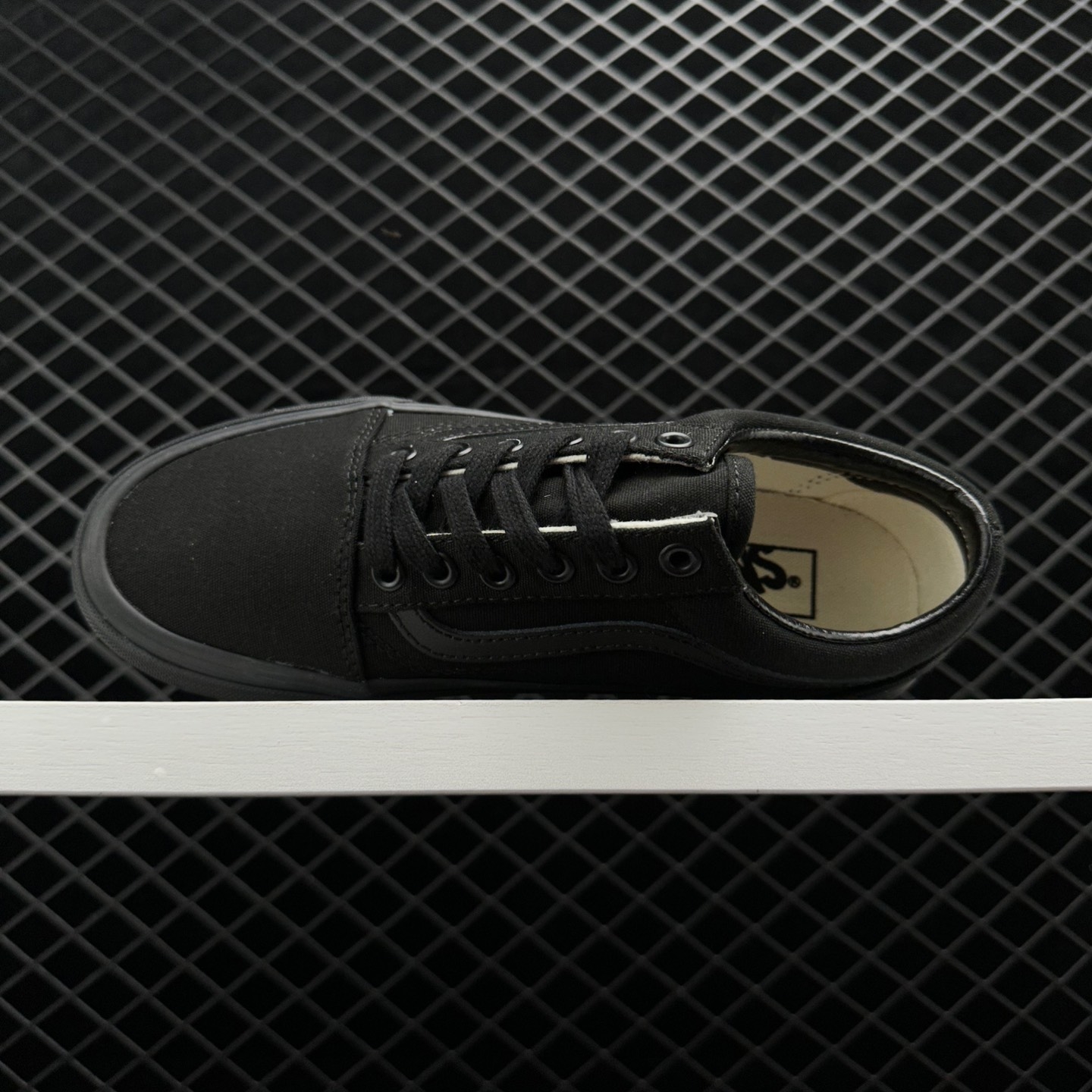 Vans Old Skool Black - Classic Sneakers for Stylish Men
