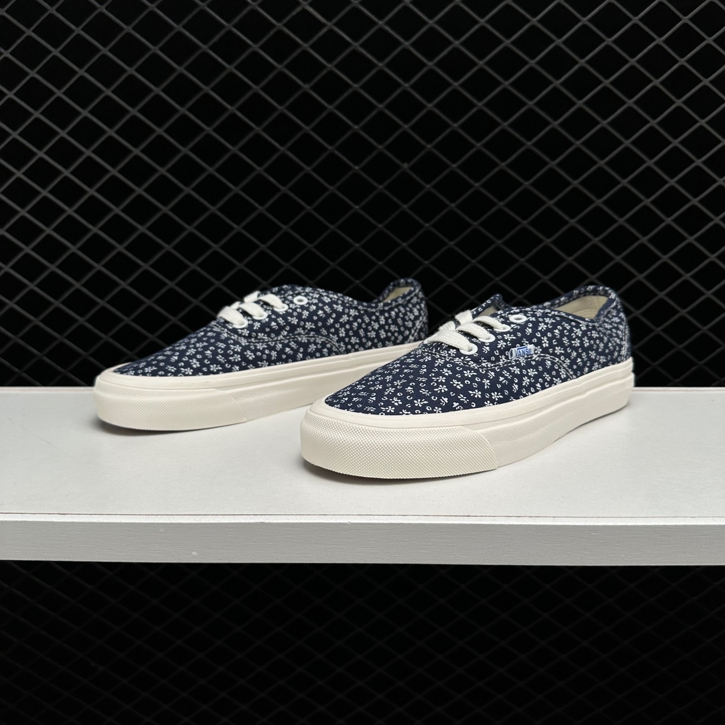 Vans Style 44 Low Tops - Casual Skateboarding Shoes in Blue White - Unisex VN0A7Q5CNVY