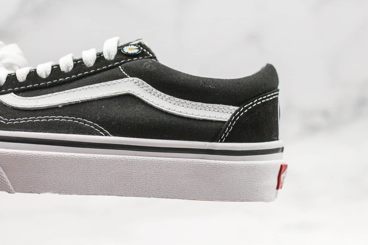 PEACEMINUSONE X VANS OLD SKOOL: A Collaboration of Style and Sophistication
